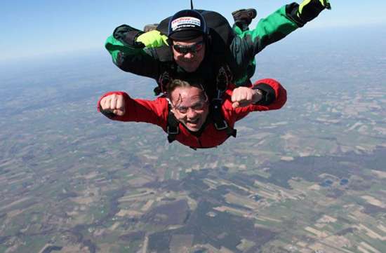 Adam, parachute jump